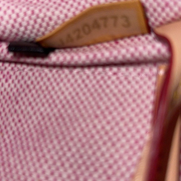 Dooney & Bourke handbag with shoulder strap, key chain, and small coin holder. - Picture 12 of 16